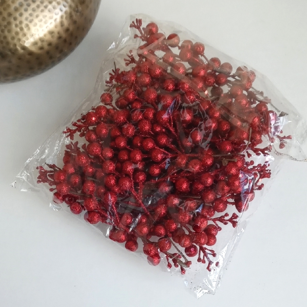 24 Decorative Red Glitter Berry Stems Home Decor Holiday Decorations Trim 7.5"